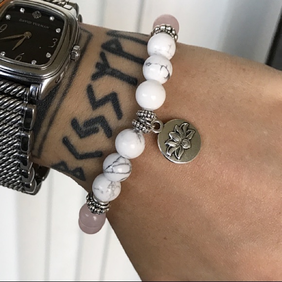Rose quartz & white howlite lotus flower bracelet - Picture 7 of 10